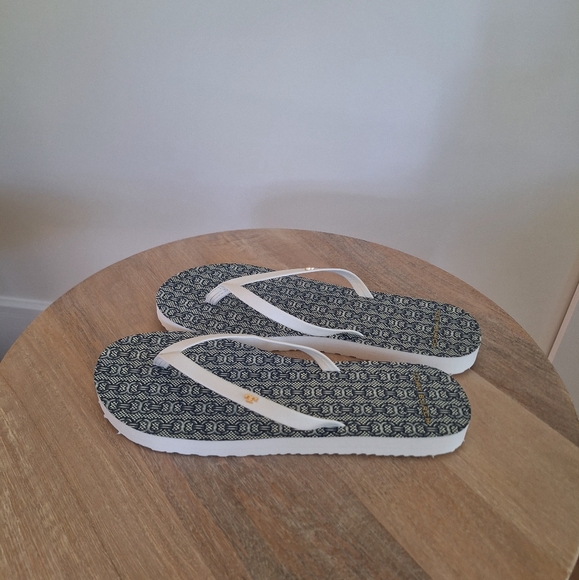 Tory Burch Shoes - Tory Burch, Leather Flip Flop, Size 7, Ivory.